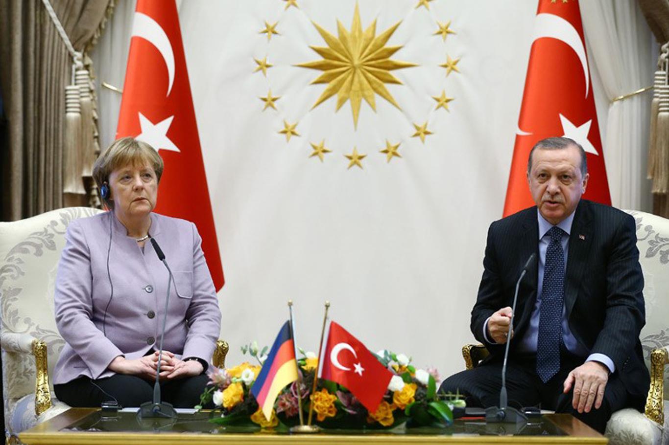"İslamist terör" ifadesi biz Müslümanları ciddi manada üzmektedir" "İslamist terör" ifadesi biz Müslümanları ciddi manada üzmektedir"